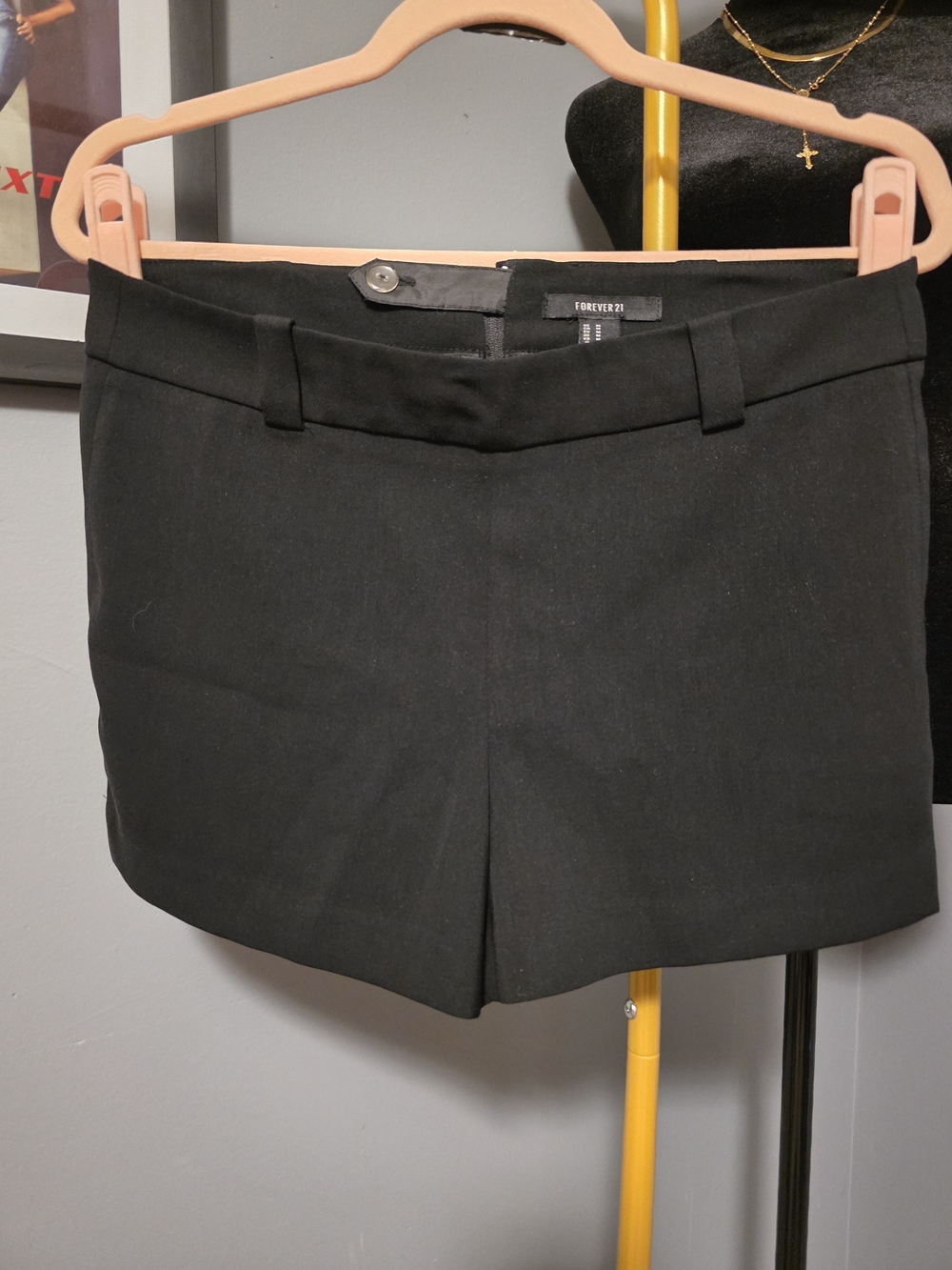 Reduced! Forever 21 Black Tailored High Rise Dress Shorts Women's M Minimalist - Picture 3 of 9